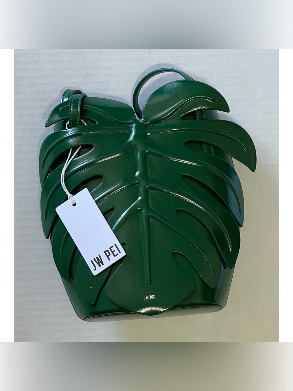 JW PEI green monstera leaf shaped novelty bag new in box - Picture 15 of 16